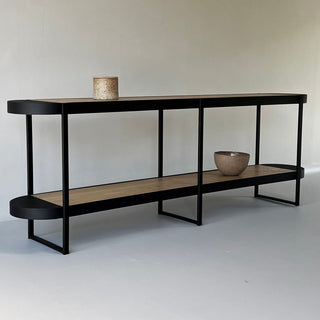 DomFred4 console table with decor