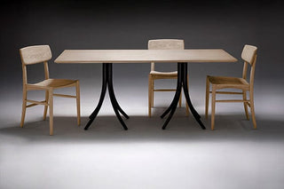 Etiquette collection table and chairs
