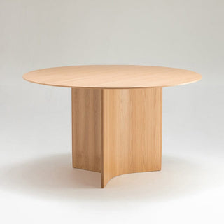 Calderabar round wooden table
